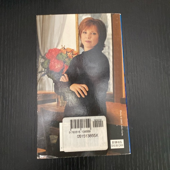 Nora Robert’s - Blue Dahlia - Picture 2 of 6